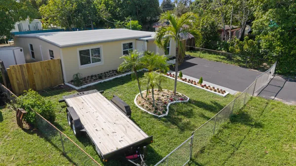 $400,000 | 200 Plum Tree Drive, Lake Worth, FL 33462