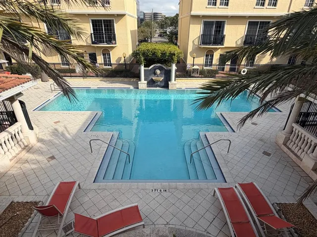a view of a house with backyard