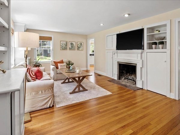 58 Burr Road Hingham, MA 02043 - Photo 10 of 38 Gallery Image 10