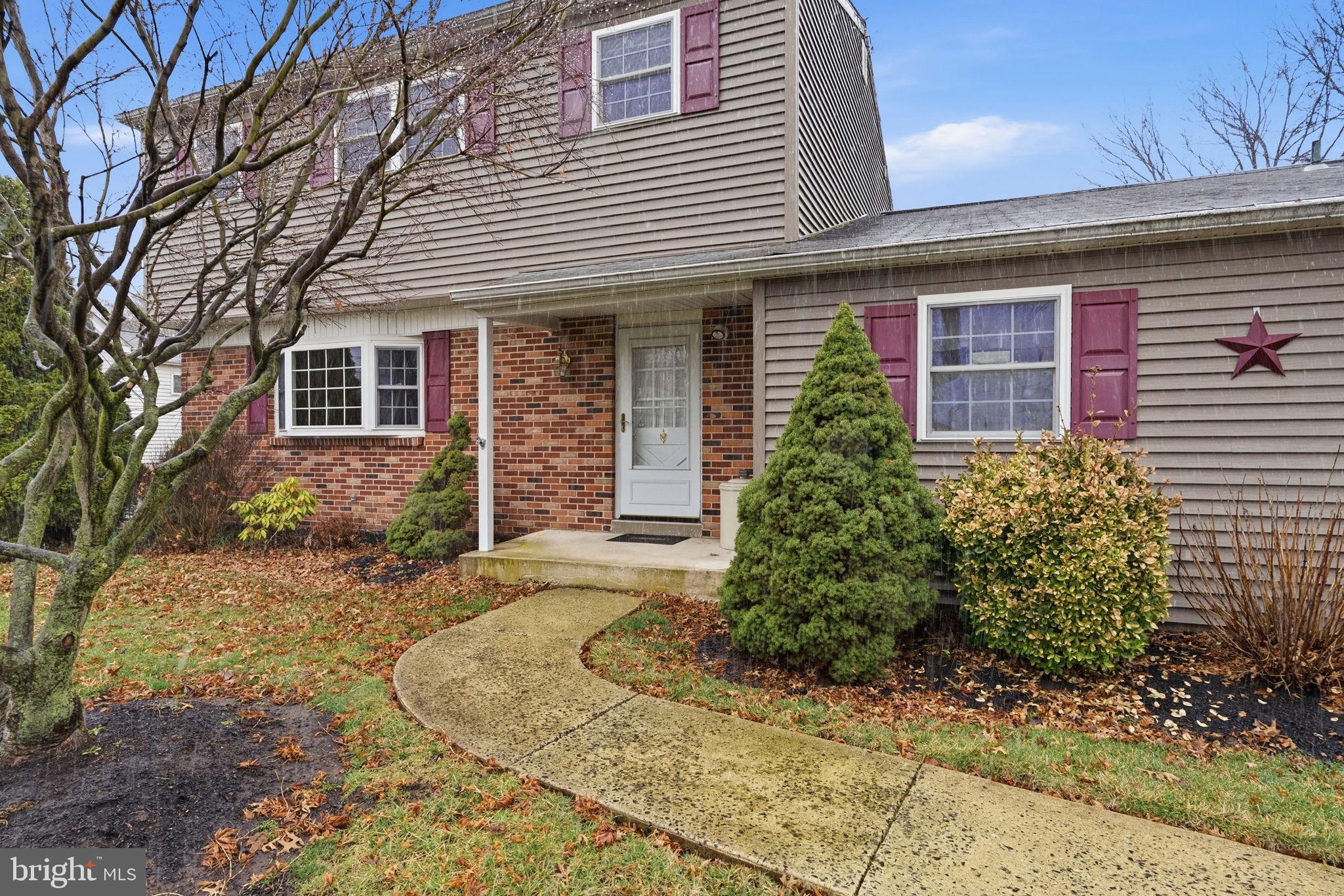 416 Oak Park Road Hatfield, PA 19440 - Photo 2 of 39 front view of a house