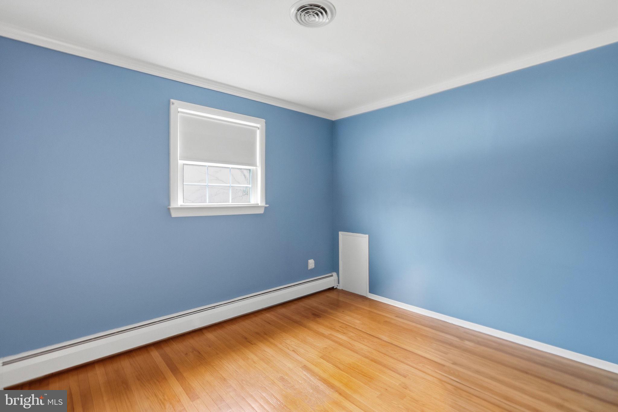 416 Oak Park Road Hatfield, PA 19440 - Photo 29 of 39 an empty room with a window