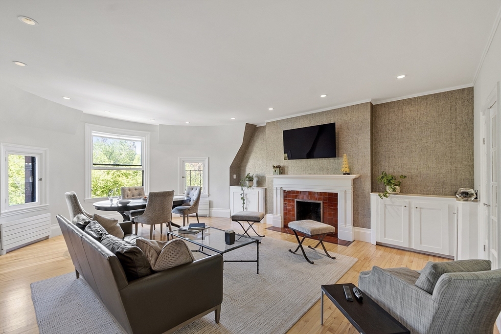 178 Commonwealth Avenue, Unit PH Boston, MA 02116 - Photo 2 of 28
