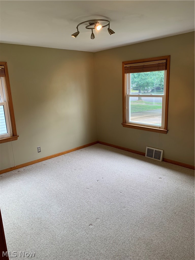 965 Learidge Road Cleveland, OH 44124 - Photo 7 of 12
