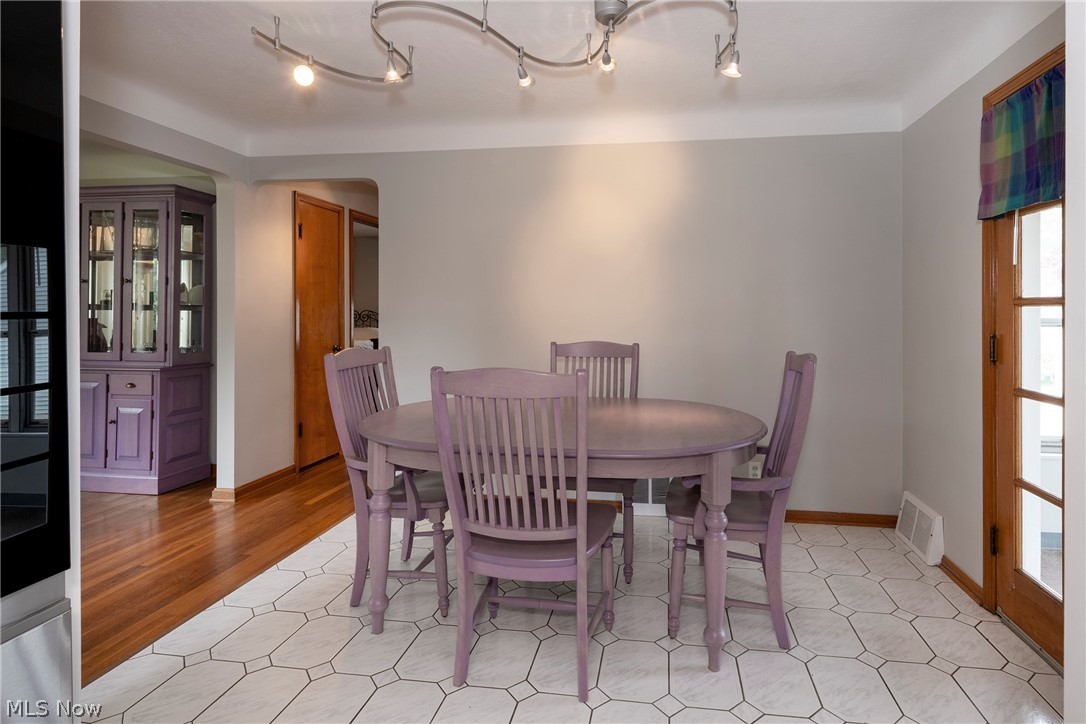 5042 North Barton Road Lyndhurst, OH 44124 - Photo 8 of 50