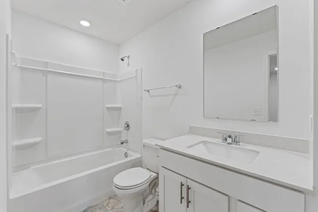 $354,960 | 5233 Long Pointe Pass, Woodbury, MN 55129