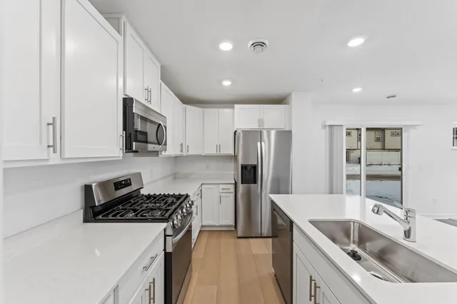 $354,960 | 5233 Long Pointe Pass, Woodbury, MN 55129