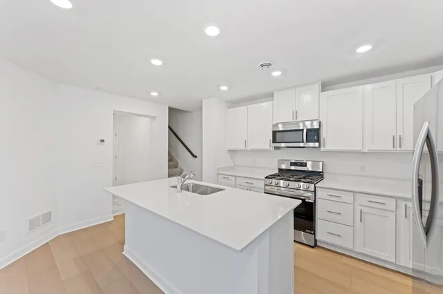 $354,960 | 5233 Long Pointe Pass, Woodbury, MN 55129