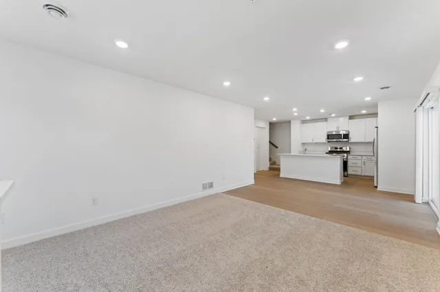 $354,960 | 5233 Long Pointe Pass, Woodbury, MN 55129