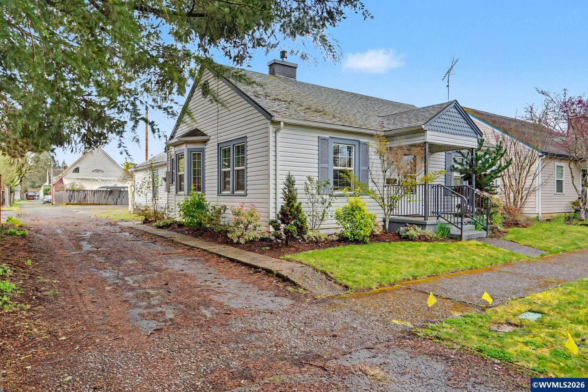461 Southwest Court Street Dallas, OR 97338 - Photo 4 of 40 Gallery Image 4