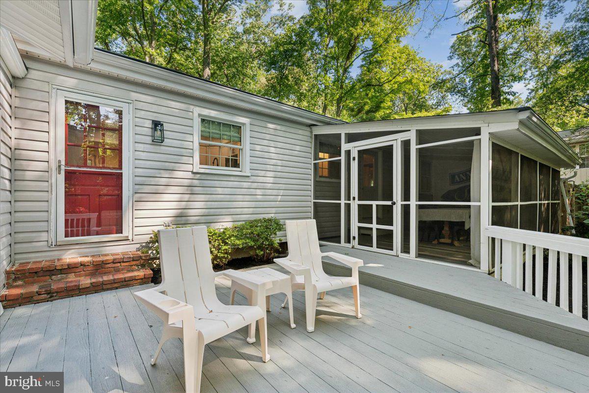 2648 Ogleton Road Annapolis, MD 21403 - Photo 34 of 48 Back deck