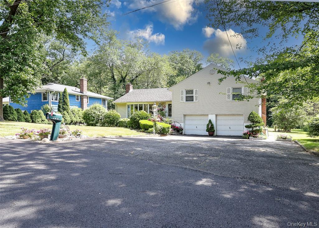199 Hanson Lane New Rochelle, NY 10804 - Photo 2 of 13