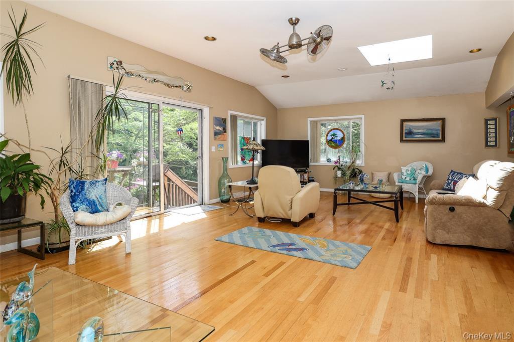 199 Hanson Lane New Rochelle, NY 10804 - Photo 6 of 13