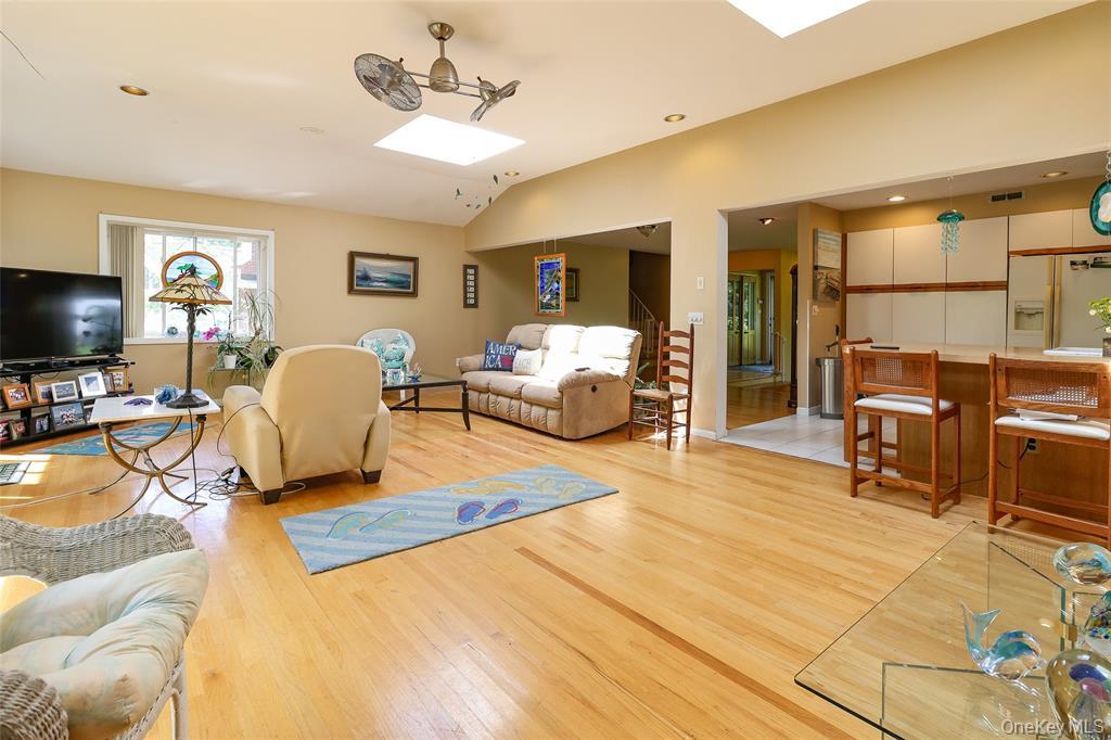 199 Hanson Lane New Rochelle, NY 10804 - Photo 8 of 13