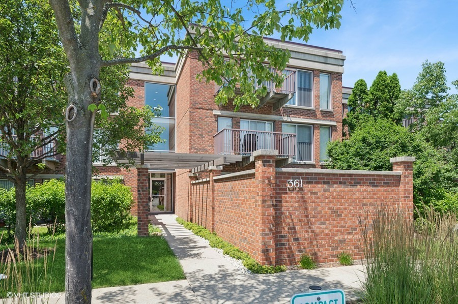 361 Kelburn Road, Unit 316 Deerfield, IL 60015 - Photo 1 of 10 Gallery Image 1