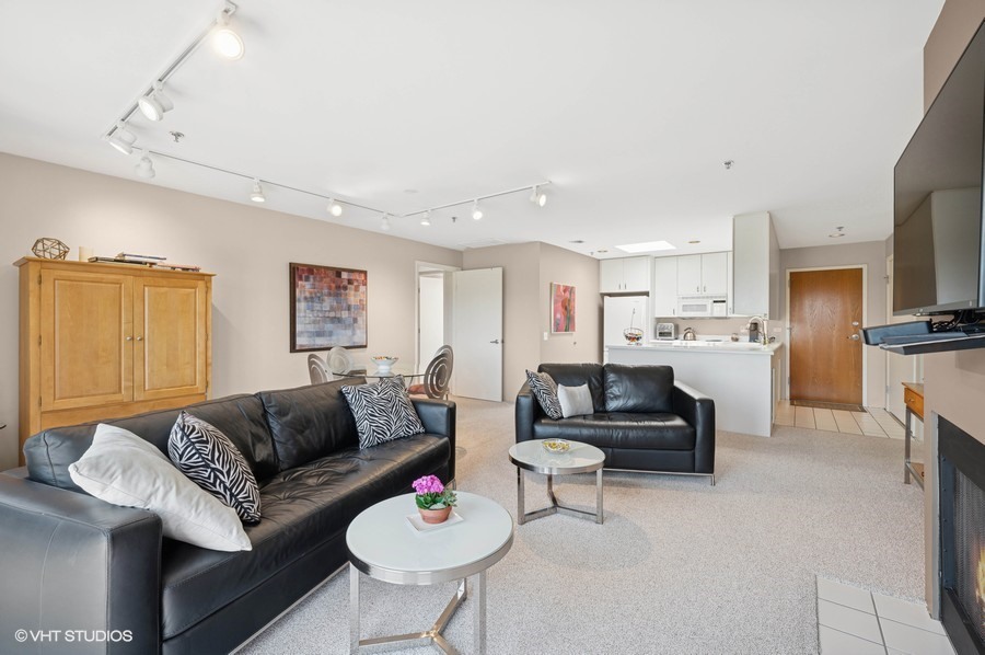 361 Kelburn Road, Unit 316 Deerfield, IL 60015 - Photo 3 of 10 Gallery Image 3