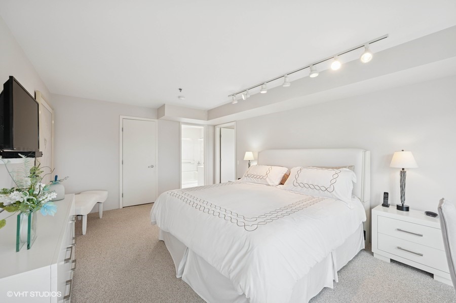 361 Kelburn Road, Unit 316 Deerfield, IL 60015 - Photo 8 of 10 Gallery Image 8