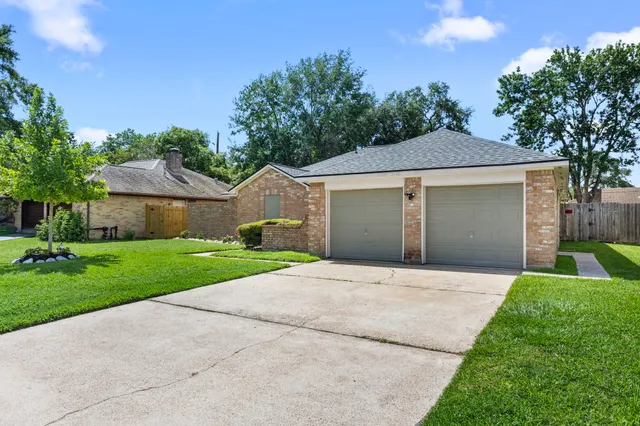 $239,000 | 6114 Elkwood Forest Drive, Houston, TX 77088