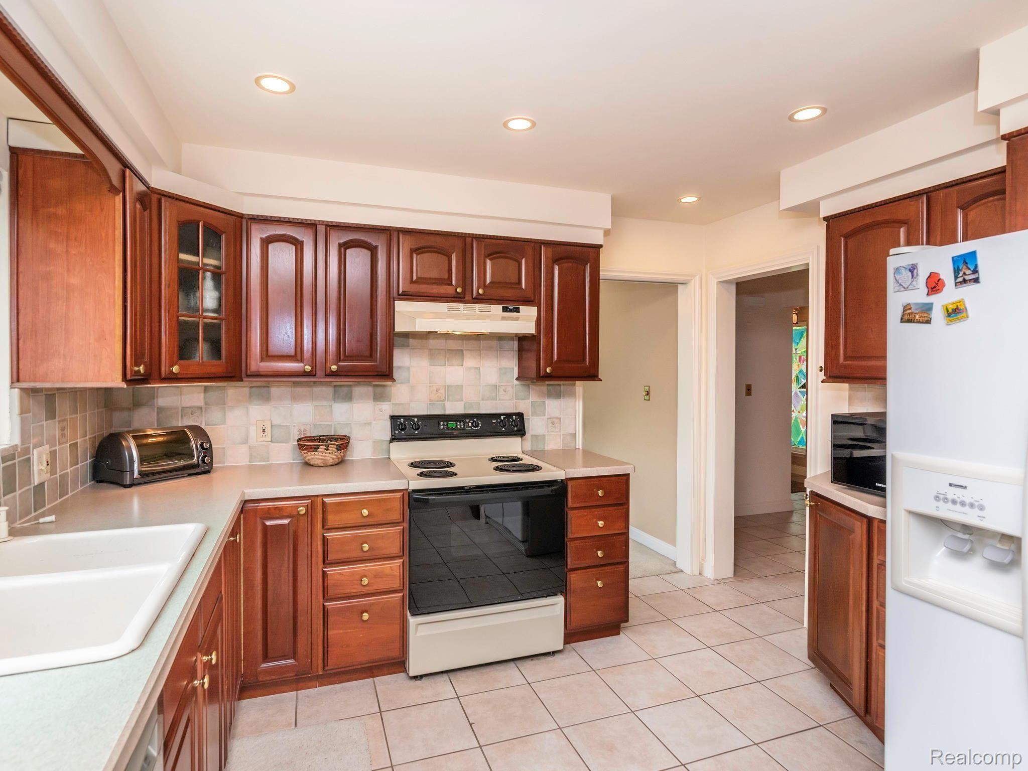 563 North Rosedale Court Grosse Pointe, MI 48236 - Photo 18 of 75 032_18.jpg