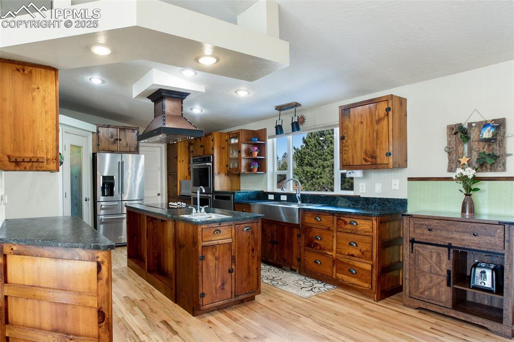 63 Bear Claw Trail Divide, CO 80814 - Photo 7 of 28 a kitchen with stainless steel appliances granite countertop a stove and a wooden floors