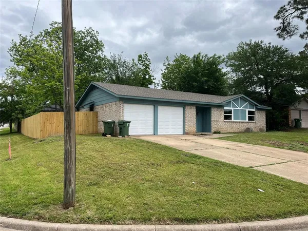 $2,150 | 2501 Bent Tree Lane, Arlington, TX 76016