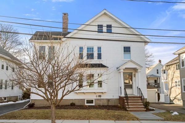 $3,200 | 105 Poplar Street, Unit 1, Watertown, MA 02472
