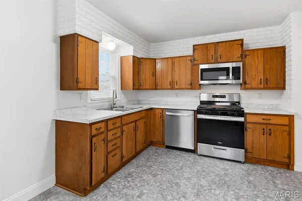 $1,600 | 5826 Telegraph Road, St. Louis, MO 63129