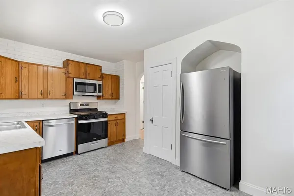 $1,600 | 5826 Telegraph Road, St. Louis, MO 63129
