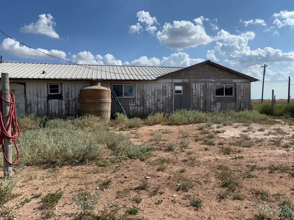 a house view with backyard space