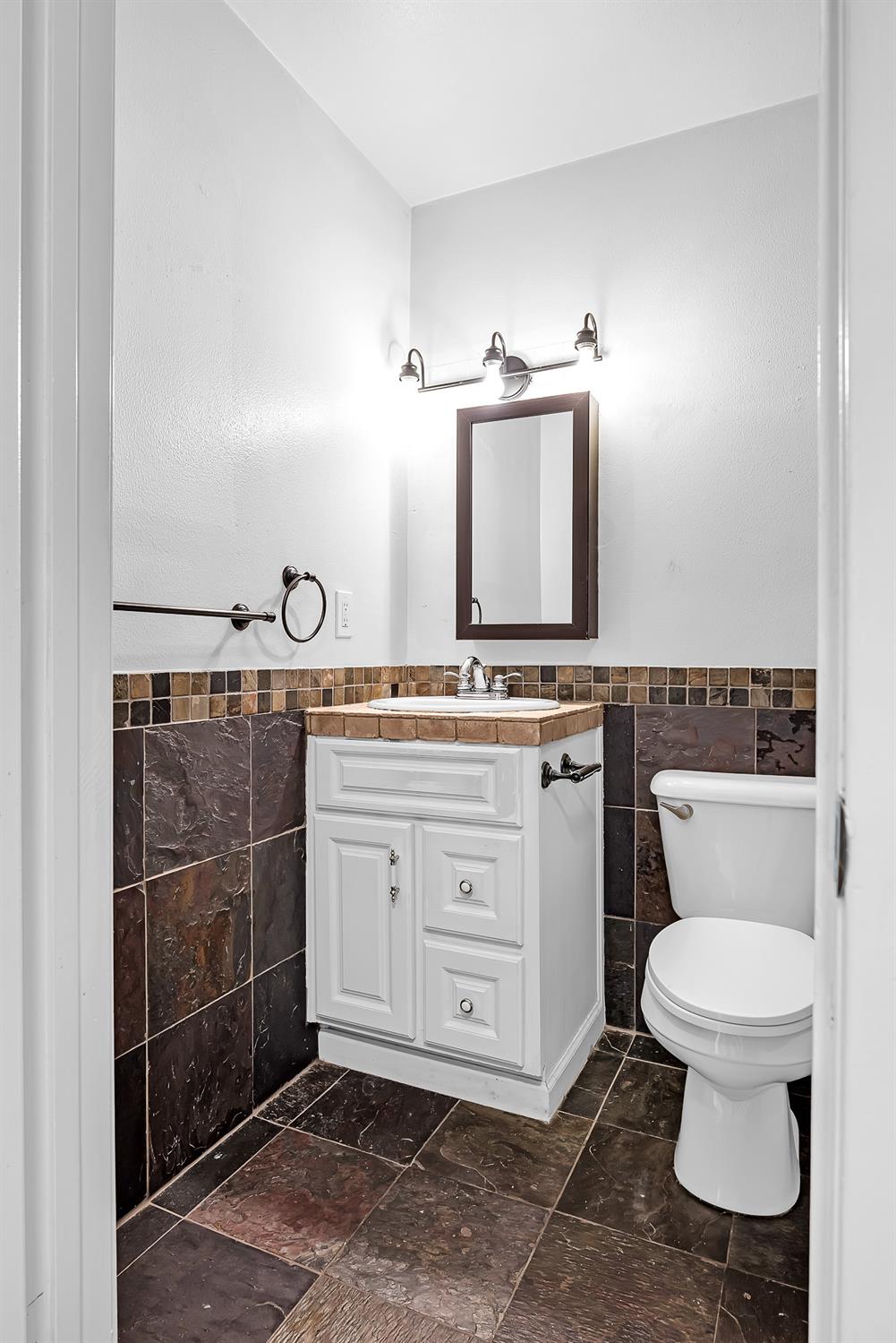 303 Harding Boulevard, Unit 2 Roseville, CA 95678 - Photo 12 of 21