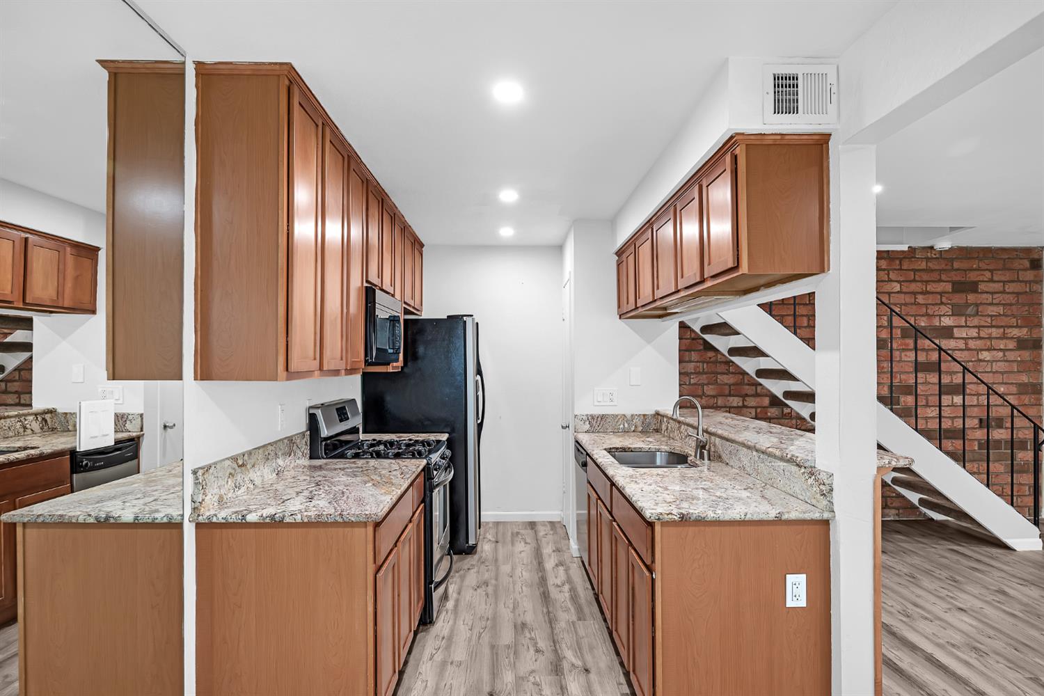 303 Harding Boulevard, Unit 2 Roseville, CA 95678 - Photo 3 of 21