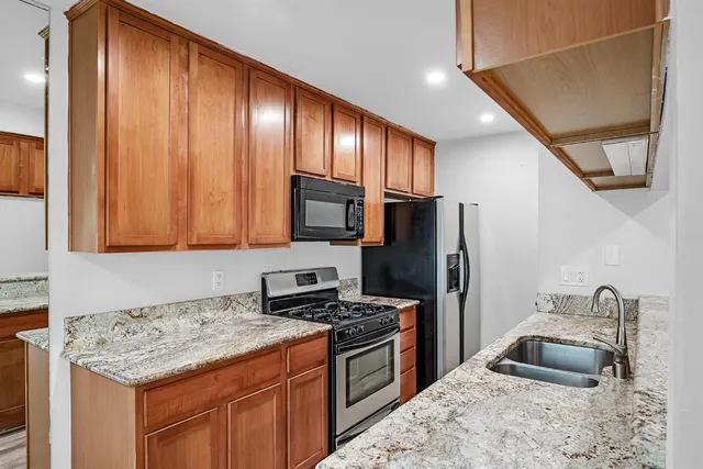 $269,000 | 303 Harding Boulevard, Unit 2, Roseville, CA 95678