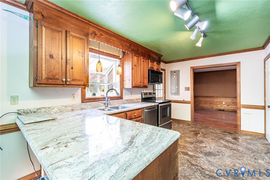 8910 Tunstall Road New Kent, VA 23124 - Photo 13 of 45 Kitchen featuring appliances with stainless steel