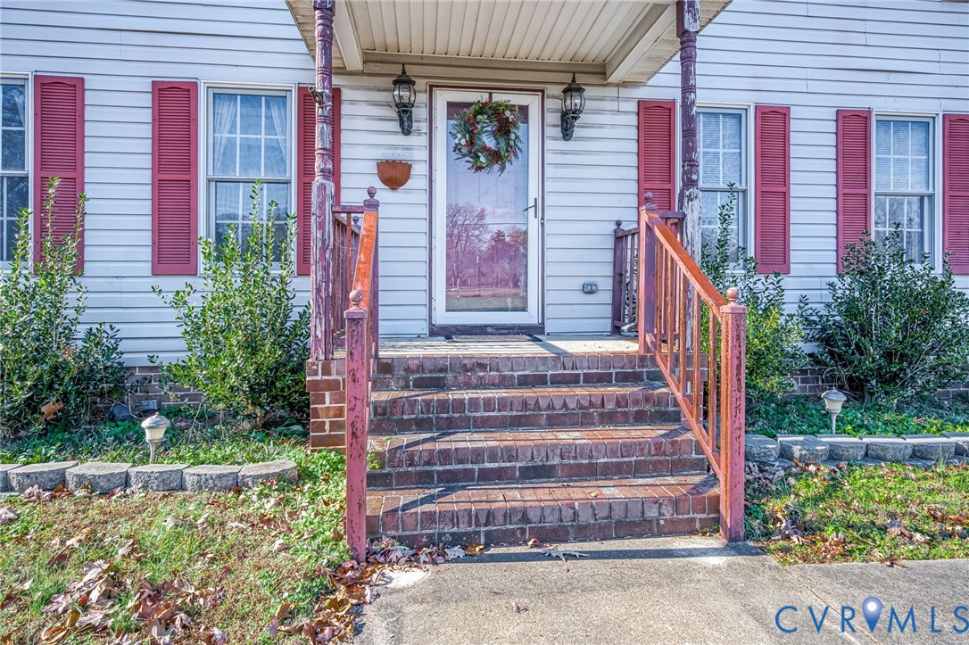 8910 Tunstall Road New Kent, VA 23124 - Photo 5 of 45 Entrance to property