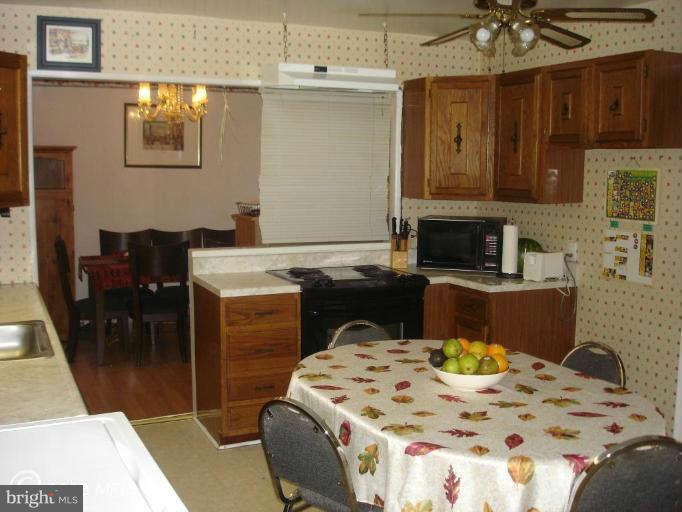 1919 Greengage Road Baltimore, MD 21244 - Photo 4 of 11 Kitchen