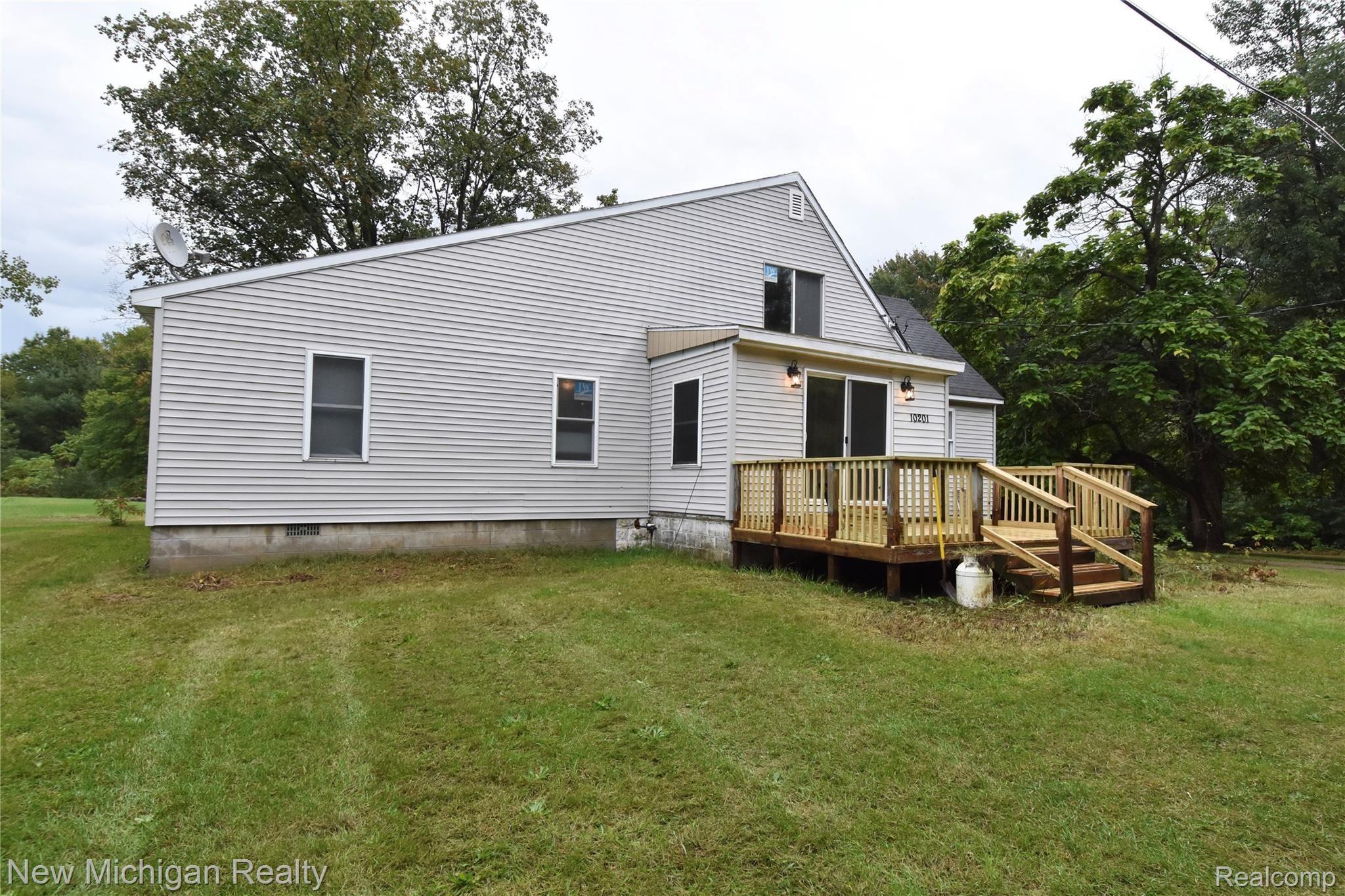 10201 South Lewis Road Clio, MI 48420 - Photo 2 of 41 C96BFBFC-7EF4-44E2-9B89-A2EBB75C67DF.jpeg