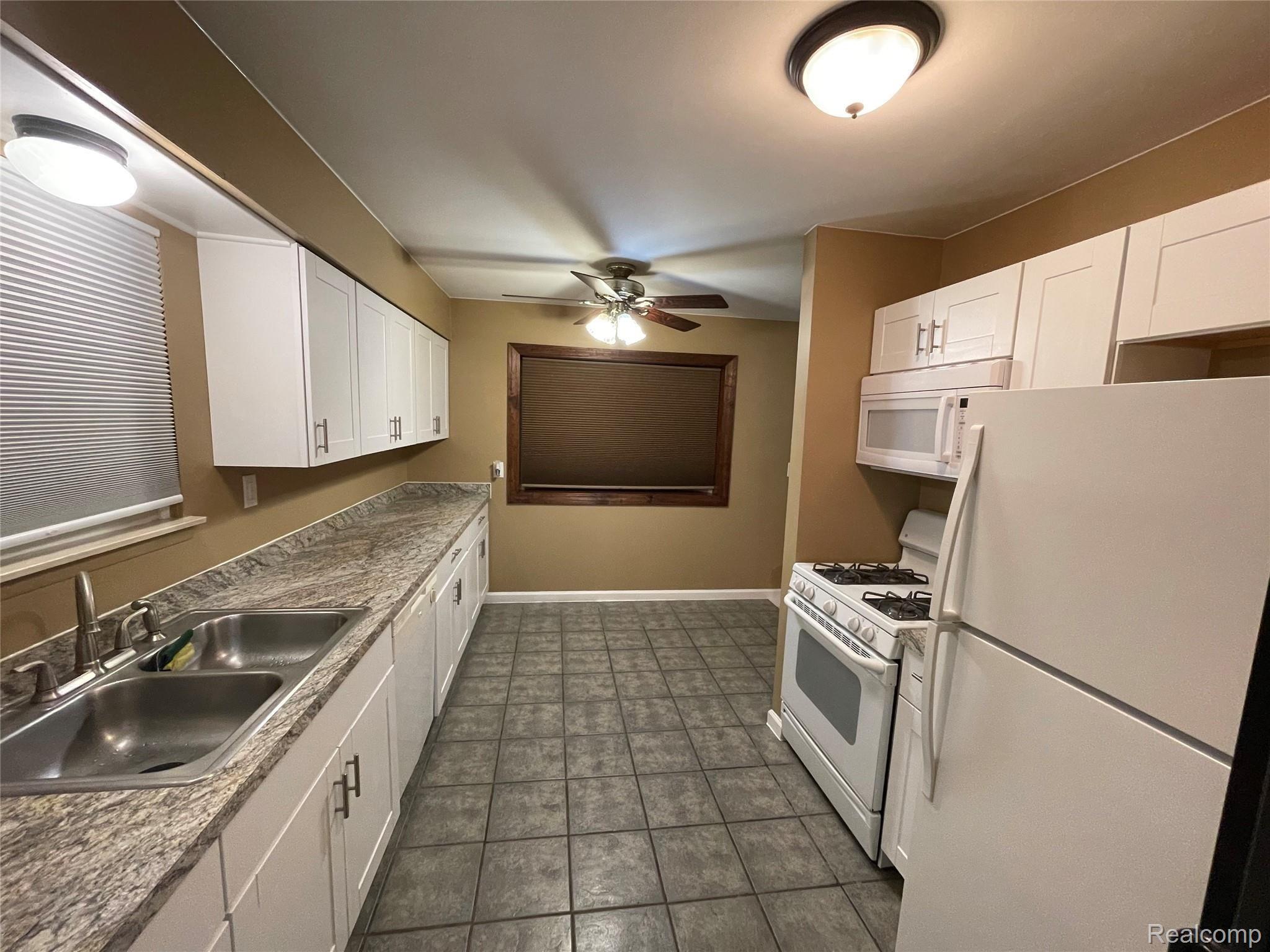 23847 Superior Road Taylor, MI 48180 - Photo 3 of 17 6267397C-420F-43FB-9B32-4E049B069255.jpeg