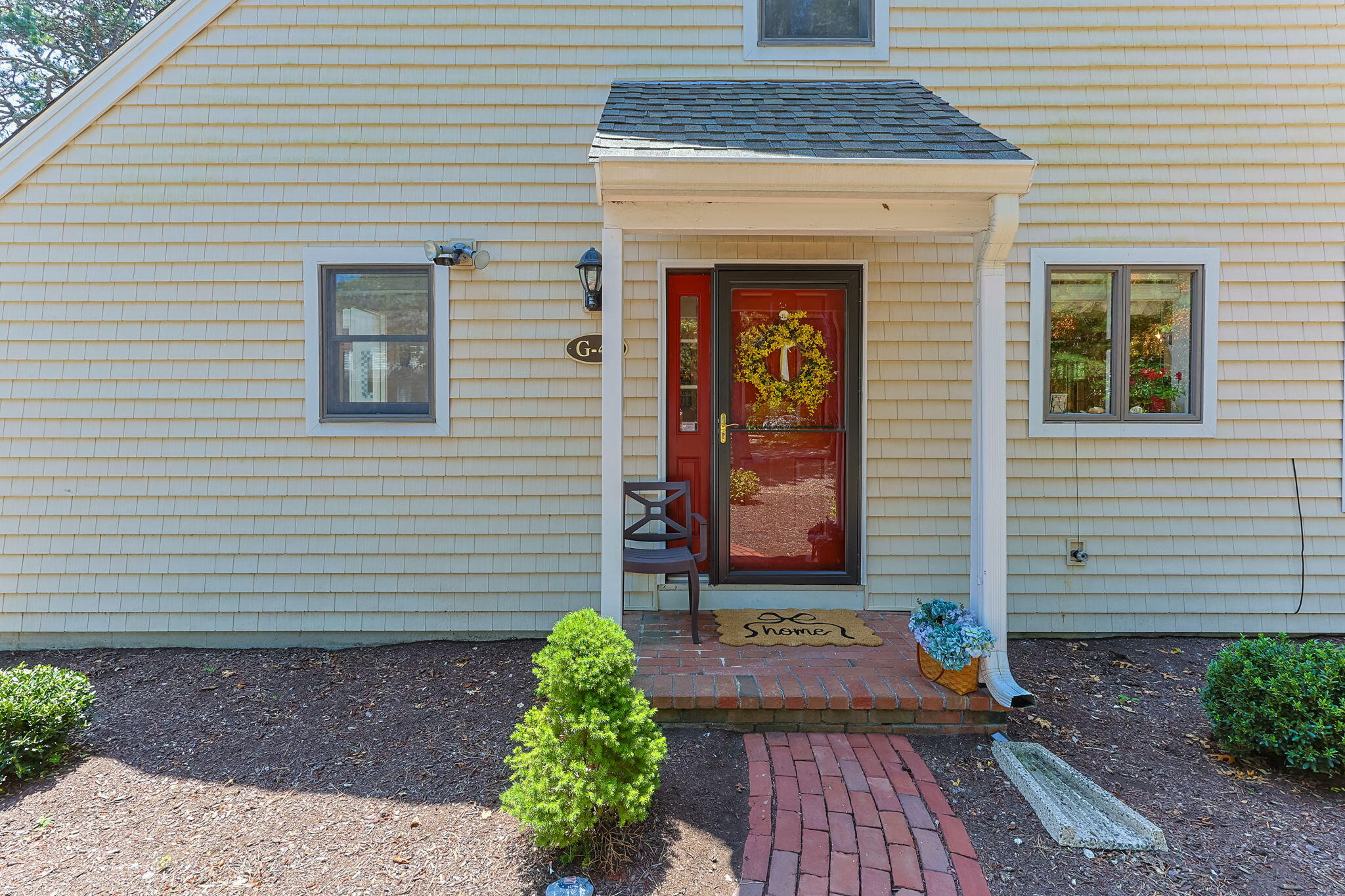 49 Shellback Way, Unit G Mashpee, MA 02649 - Photo 5 of 48 a front view of a house with garden