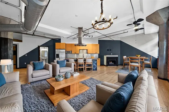 $190,000 | 1619 Washington Avenue, Unit 803, St. Louis, MO 63103