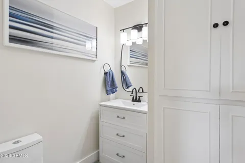 $439,500 | 2818 East Clarendon Avenue, Phoenix, AZ 85016