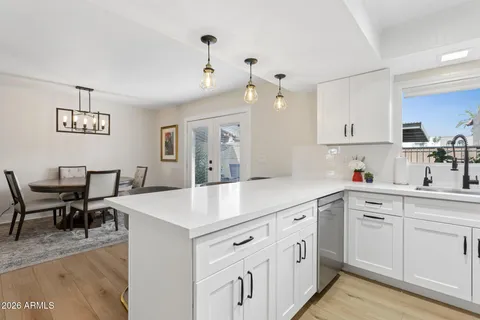 $439,500 | 2818 East Clarendon Avenue, Phoenix, AZ 85016