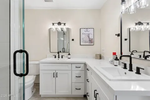 $439,500 | 2818 East Clarendon Avenue, Phoenix, AZ 85016