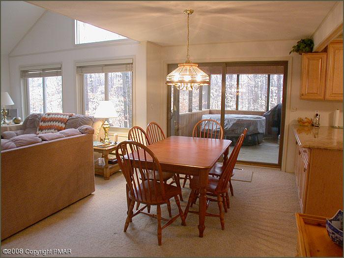 5 Red Spruce Road Pocono Pines, PA 18350 - Photo 3 of 9 Dining Area