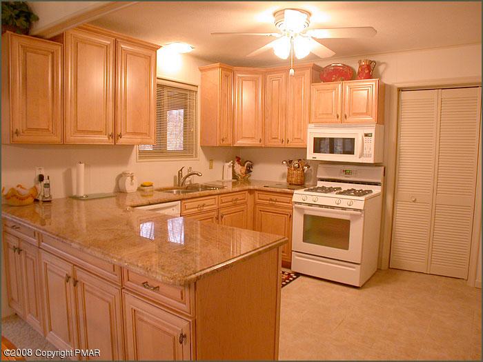 5 Red Spruce Road Pocono Pines, PA 18350 - Photo 4 of 9 Kitchen