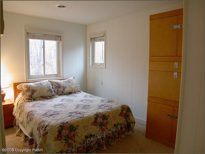 5 Red Spruce Road Pocono Pines, PA 18350 - Photo 7 of 9 Bedroom 3