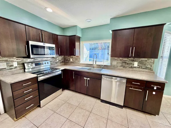 $460,000 | 1556 Oak Shore Drive, Gulf Breeze, FL 32563