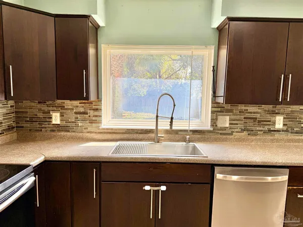 $460,000 | 1556 Oak Shore Drive, Gulf Breeze, FL 32563