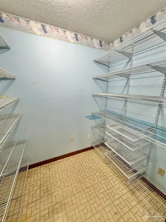 $460,000 | 1556 Oak Shore Drive, Gulf Breeze, FL 32563