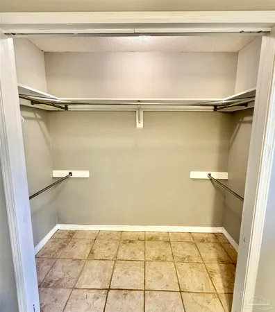 $460,000 | 1556 Oak Shore Drive, Gulf Breeze, FL 32563