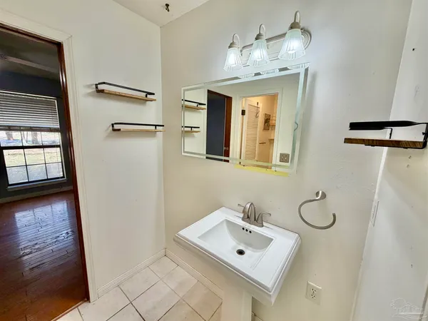 $460,000 | 1556 Oak Shore Drive, Gulf Breeze, FL 32563