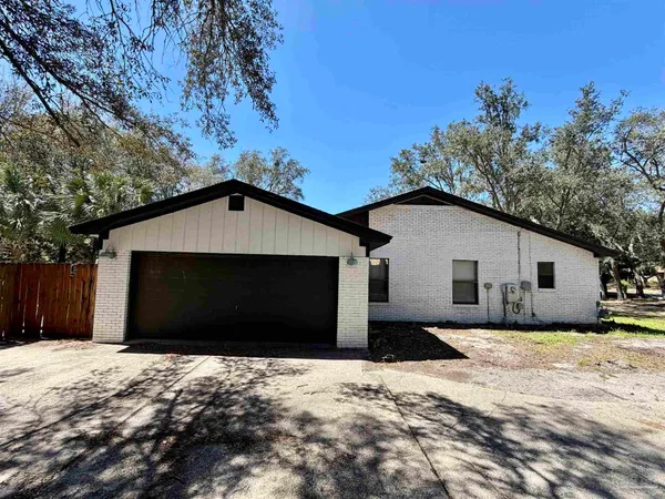 $460,000 | 1556 Oak Shore Drive, Gulf Breeze, FL 32563